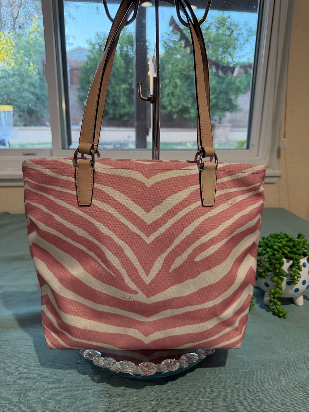 Coach Zebra-Print Tote bag with zipper. - Picture 3 of 10